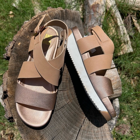 JANE AND THE SHOE Harper tan & rose gold Sandals w/buckle closure NWOB Sz-6.5. P - Picture 9 of 11
